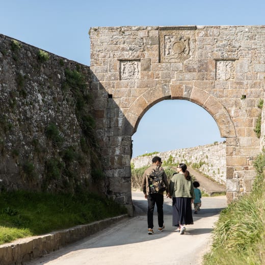 Couple walk under an archway