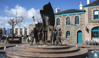 A statue of people celebrating